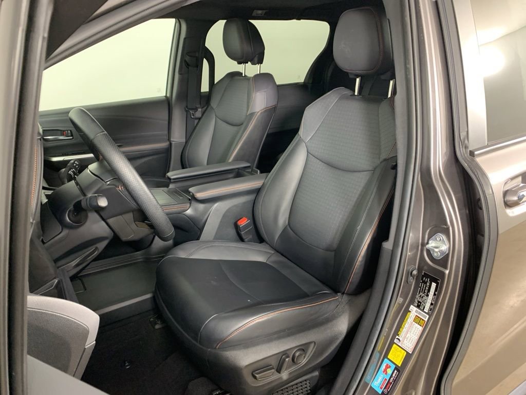 Used 2022 Toyota Sienna XSE image 29