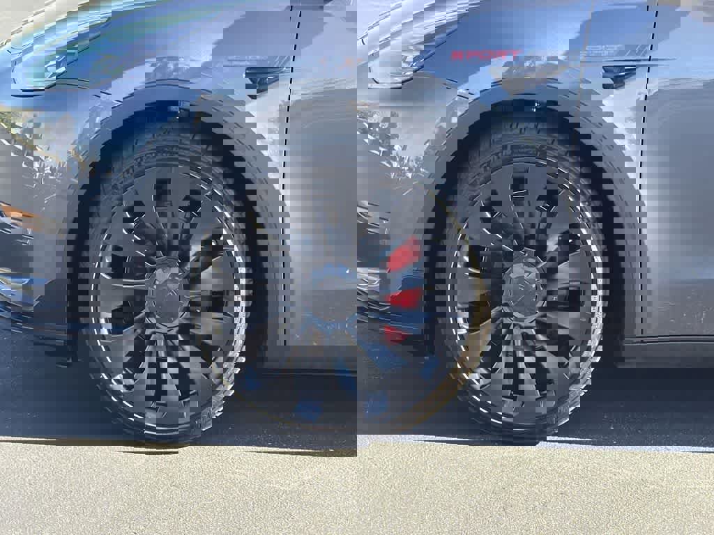 Used 2023 Tesla Model Y Performance image 43