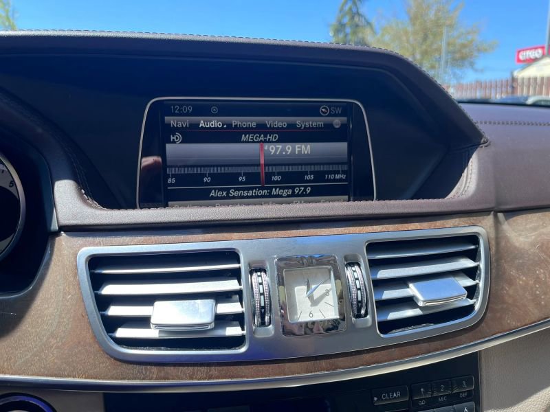 Used 2015 Mercedes-Benz E 400 4MATIC Sedan image 21