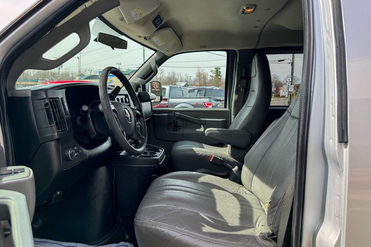 Used 2016 Chevrolet Express 3500 LS image 19