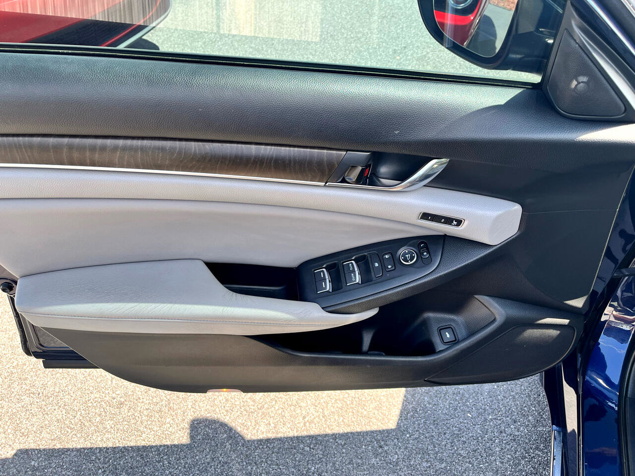 Used 2018 Honda Accord Touring image 12