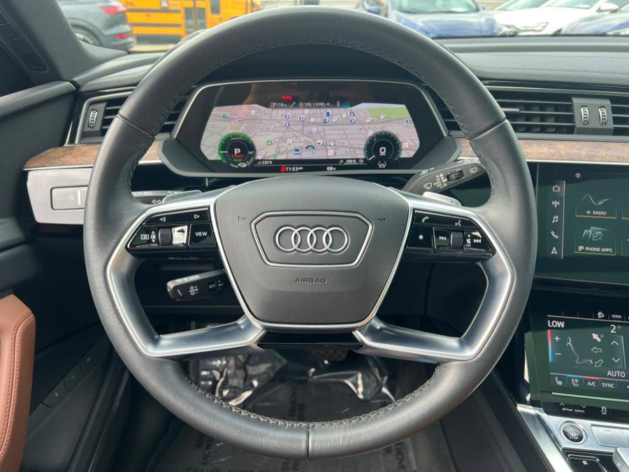 Used 2023 Audi e-tron Premium Plus w/ Premium Plus Package image 12