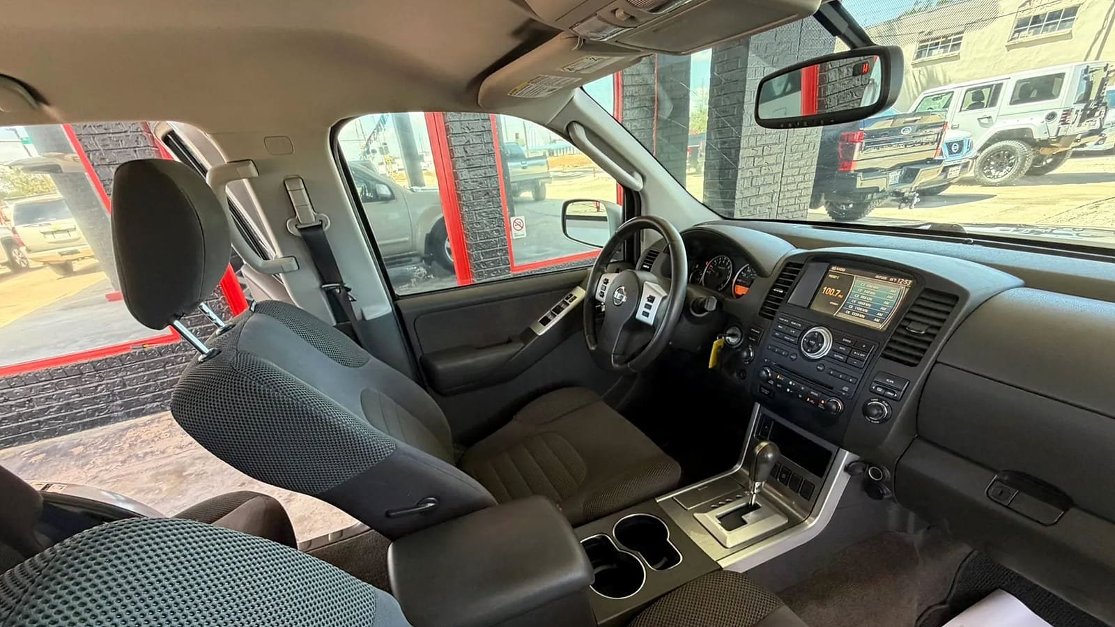 Used 2011 Nissan Pathfinder SV RWD image 21
