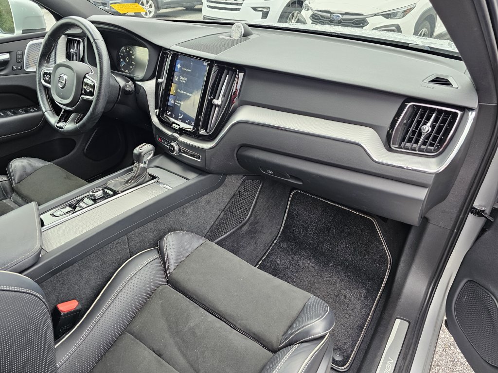Used 2018 Volvo XC60 T6 R-Design w/ Convenience Package AWD/4WD image 11
