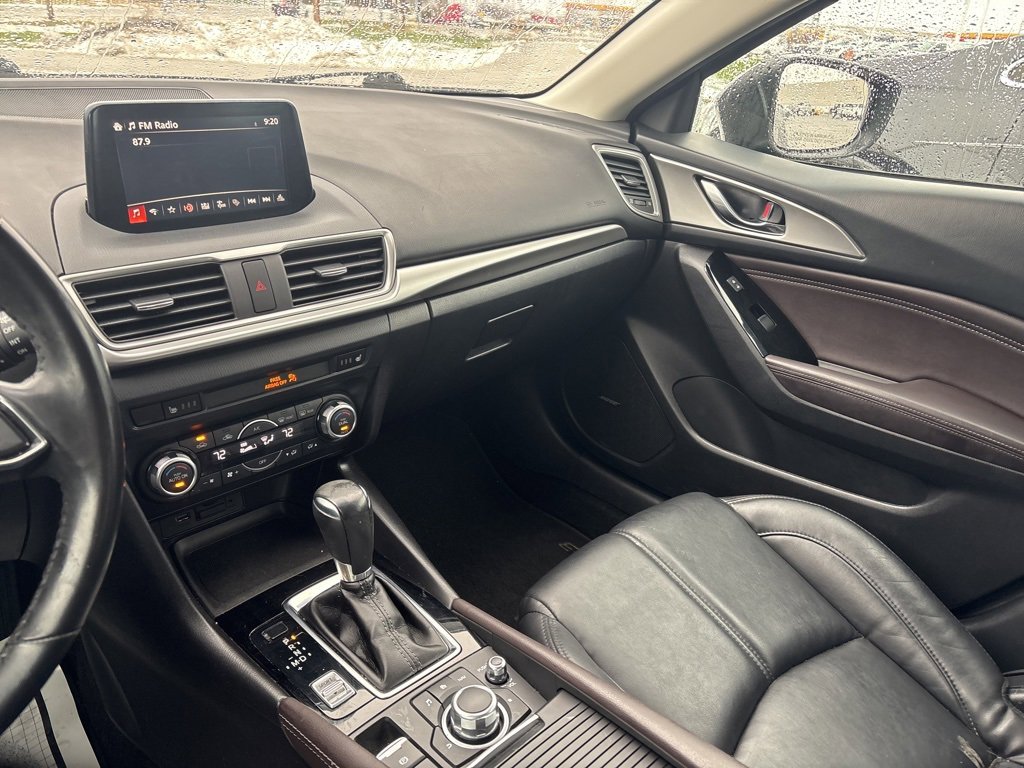 Used 2018 MAZDA MAZDA3 Touring image 23