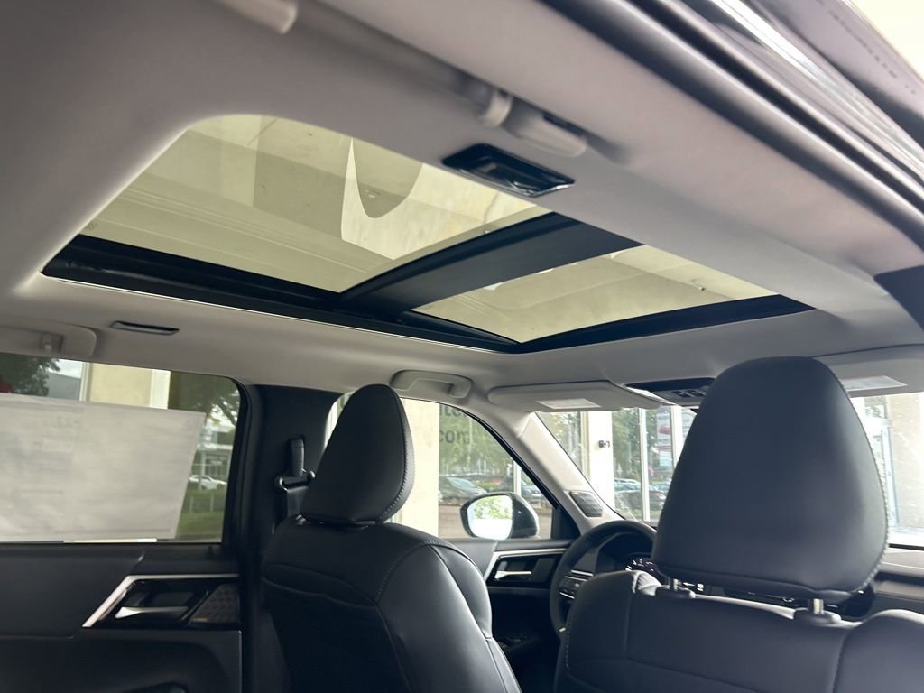 New 2025 Mitsubishi Outlander SE image 29