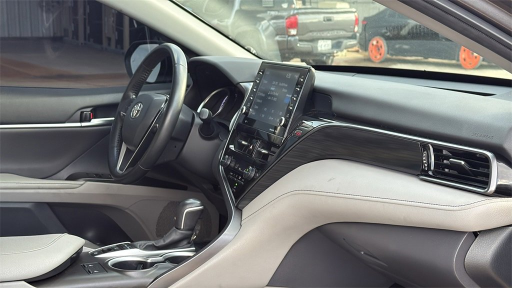 Used 2023 Toyota Camry XLE image 32