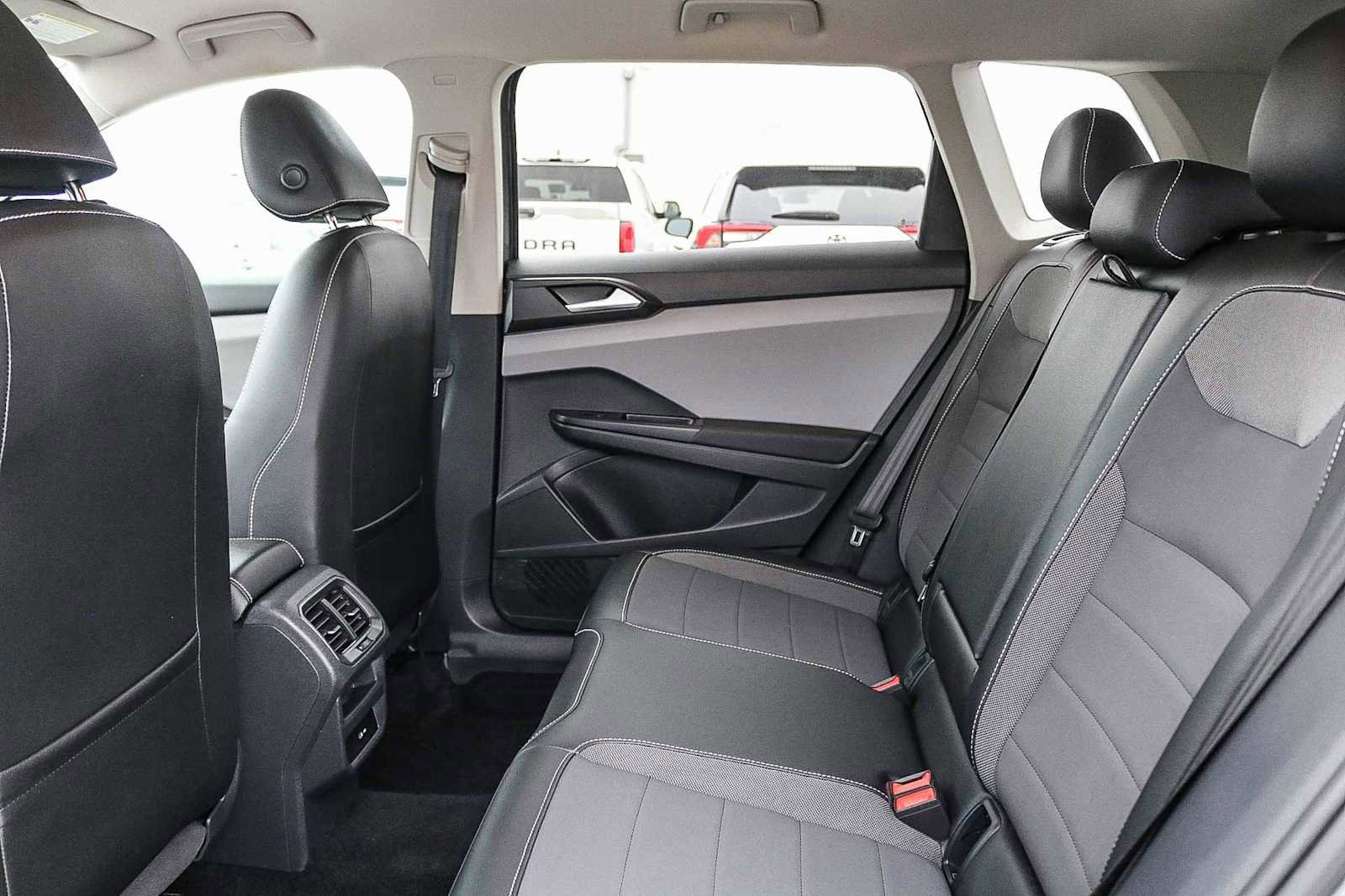 Used 2022 Volkswagen Taos SE image 18