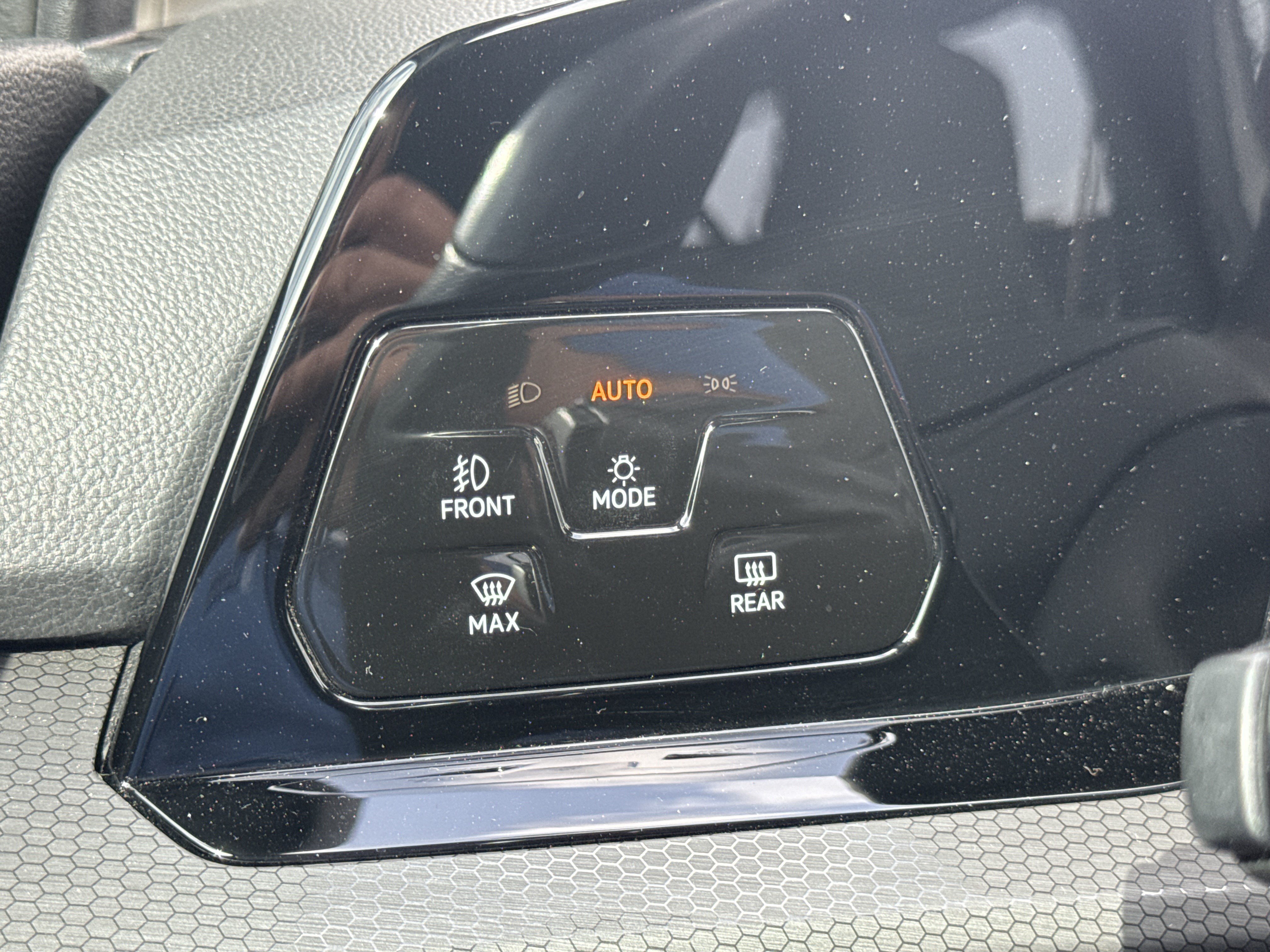 Used 2024 Volkswagen GTI SE FWD image 21