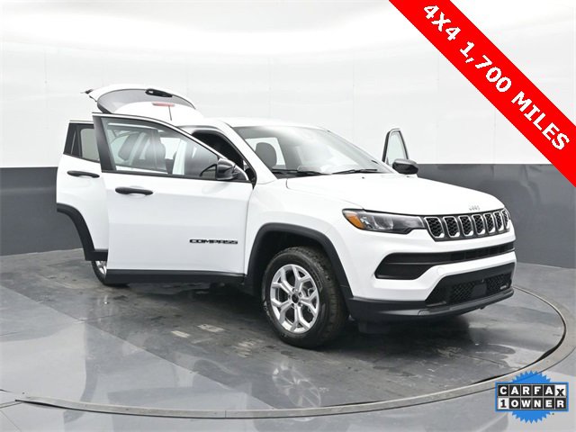 Used 2025 Jeep Compass Sport image 45