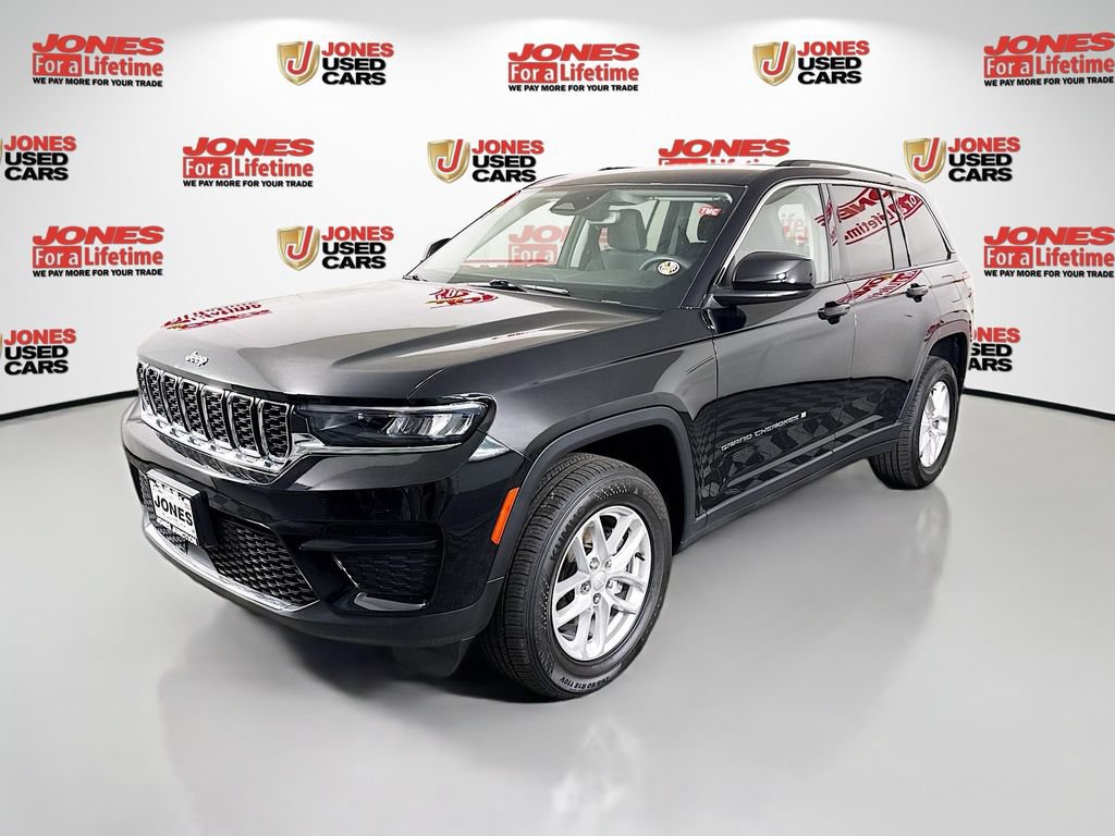 Used 2023 Jeep Grand Cherokee Laredo AWD/4WD image 12