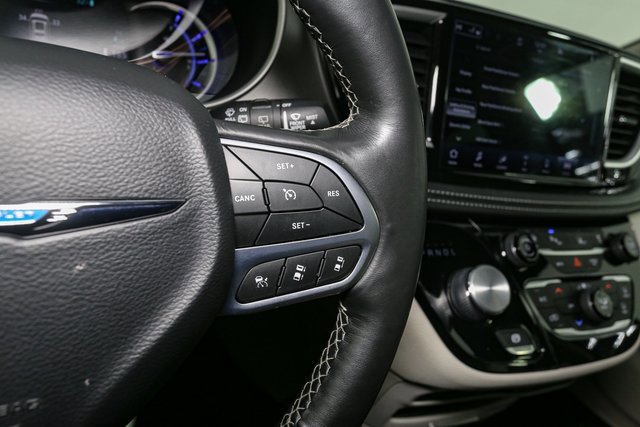 Used 2021 Chrysler Pacifica Touring-L image 35