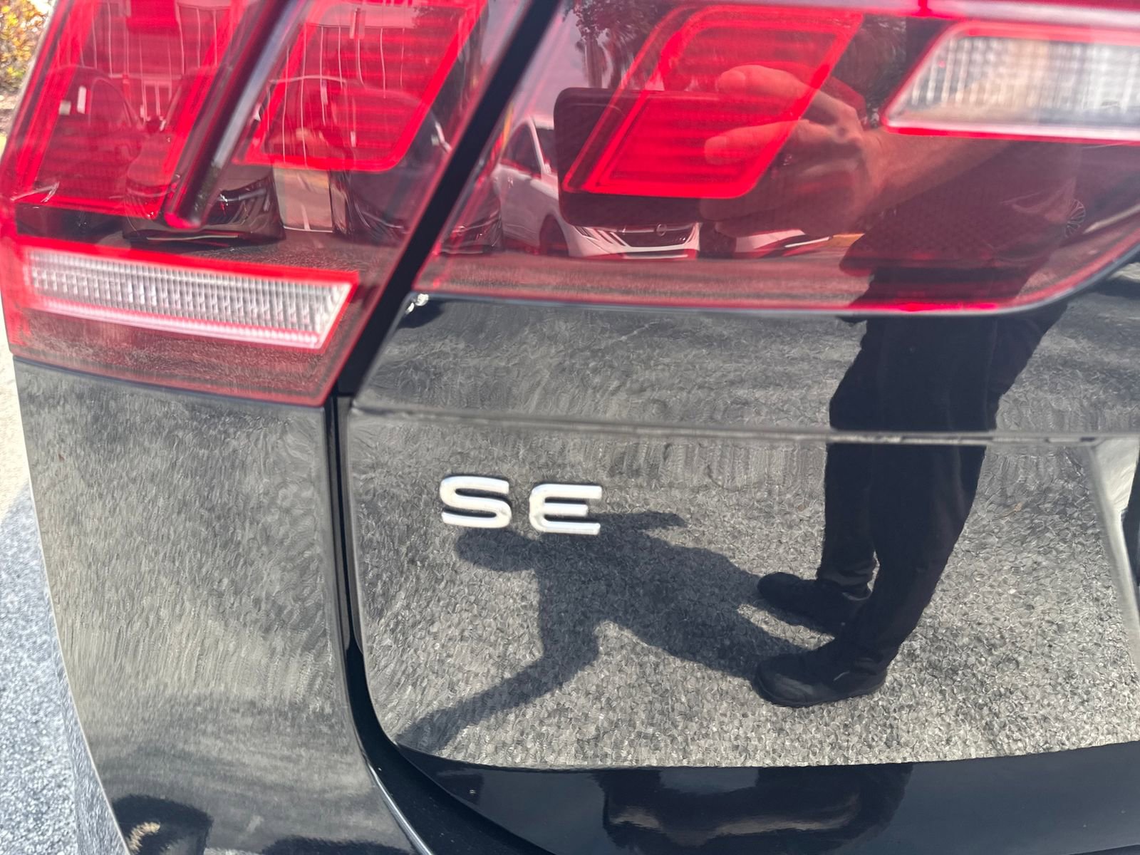 Used 2024 Volkswagen Tiguan SE AWD/4WD image 9