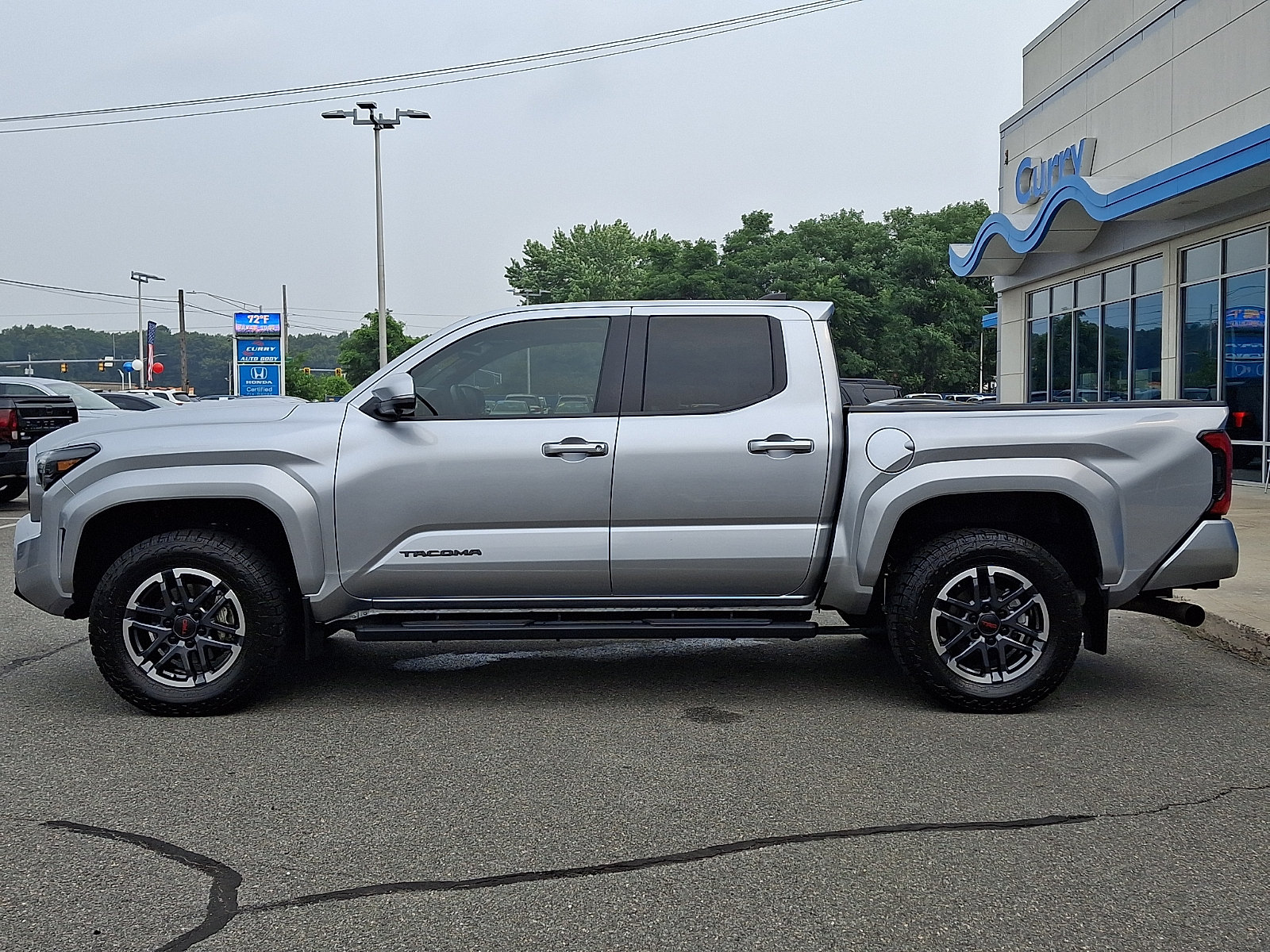 Used 2024 Toyota Tacoma TRD Sport w/ TRD Sport Premium Package AWD/4WD image 7
