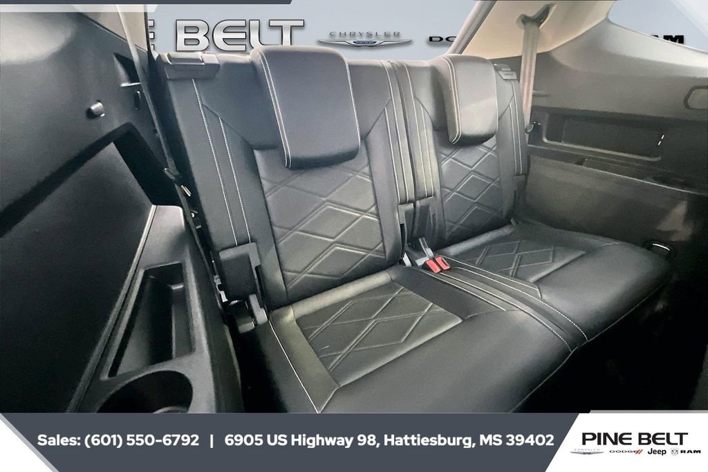 Used 2025 Volkswagen Atlas SE image 21