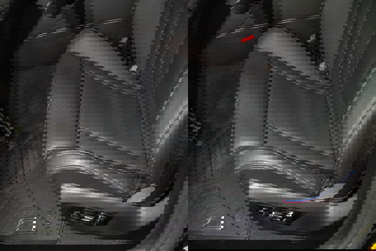 Used 2025 BMW M5 w/ Carbon Package image 33