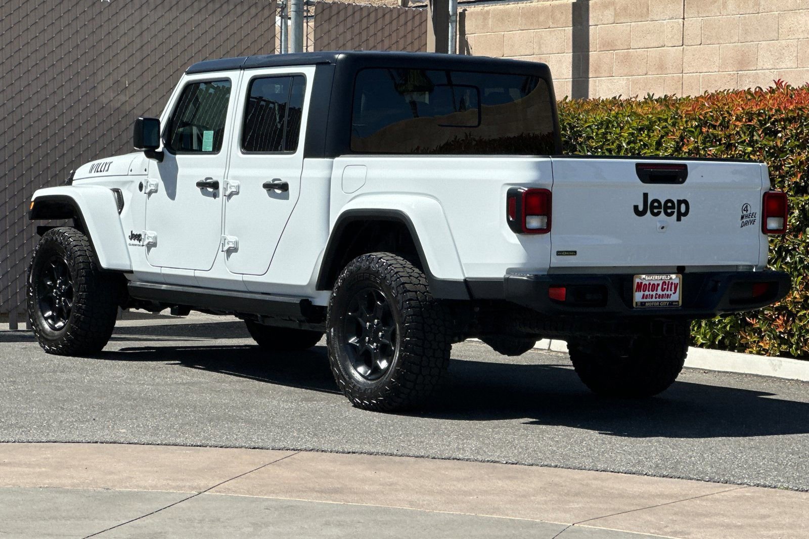 Used 2023 Jeep Gladiator Willys image 6