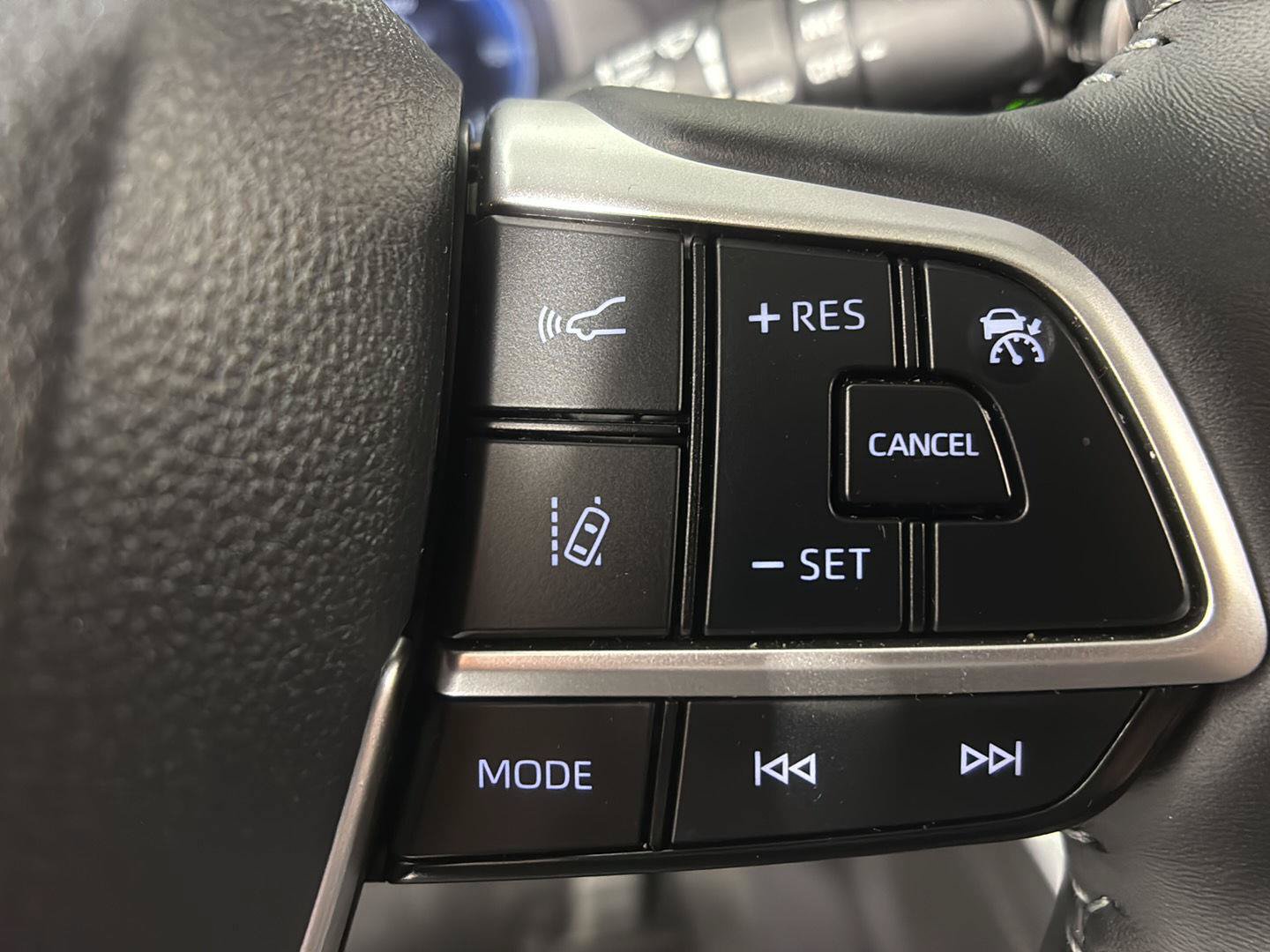 Used 2025 Toyota Highlander Platinum AWD/4WD image 24