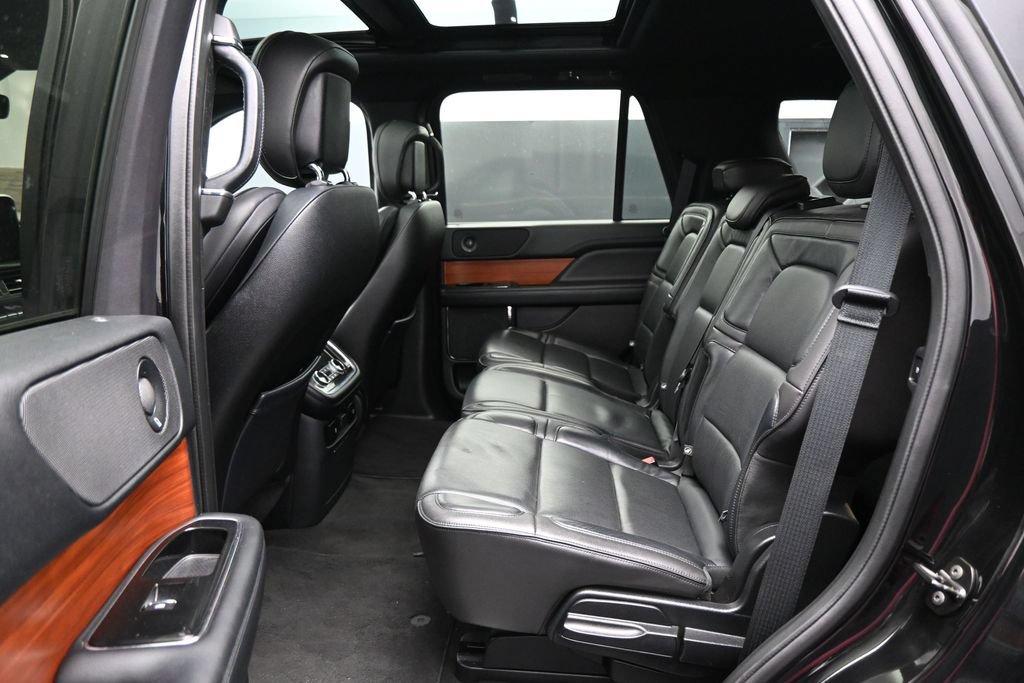 Used 2018 Lincoln Navigator Select w/ Technology Package AWD/4WD image 28