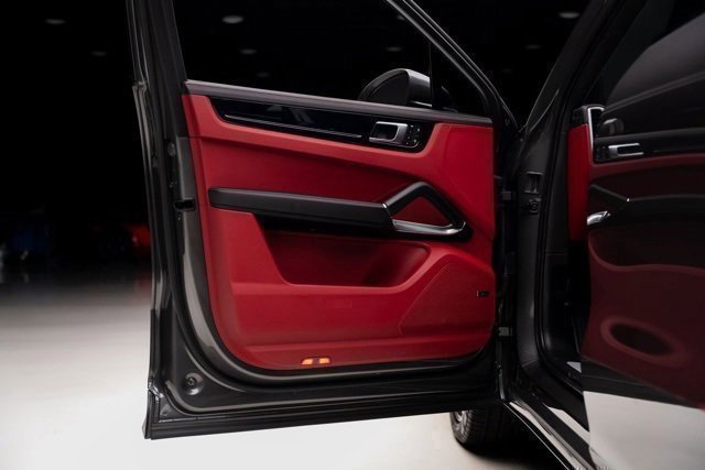 Used 2023 Porsche Cayenne Turbo image 16