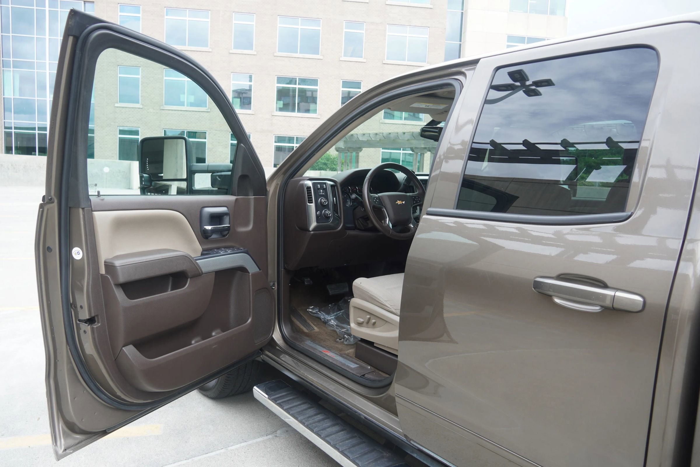 Used 2015 Chevrolet Silverado 1500 LT w/ LT Convenience Package AWD/4WD image 40