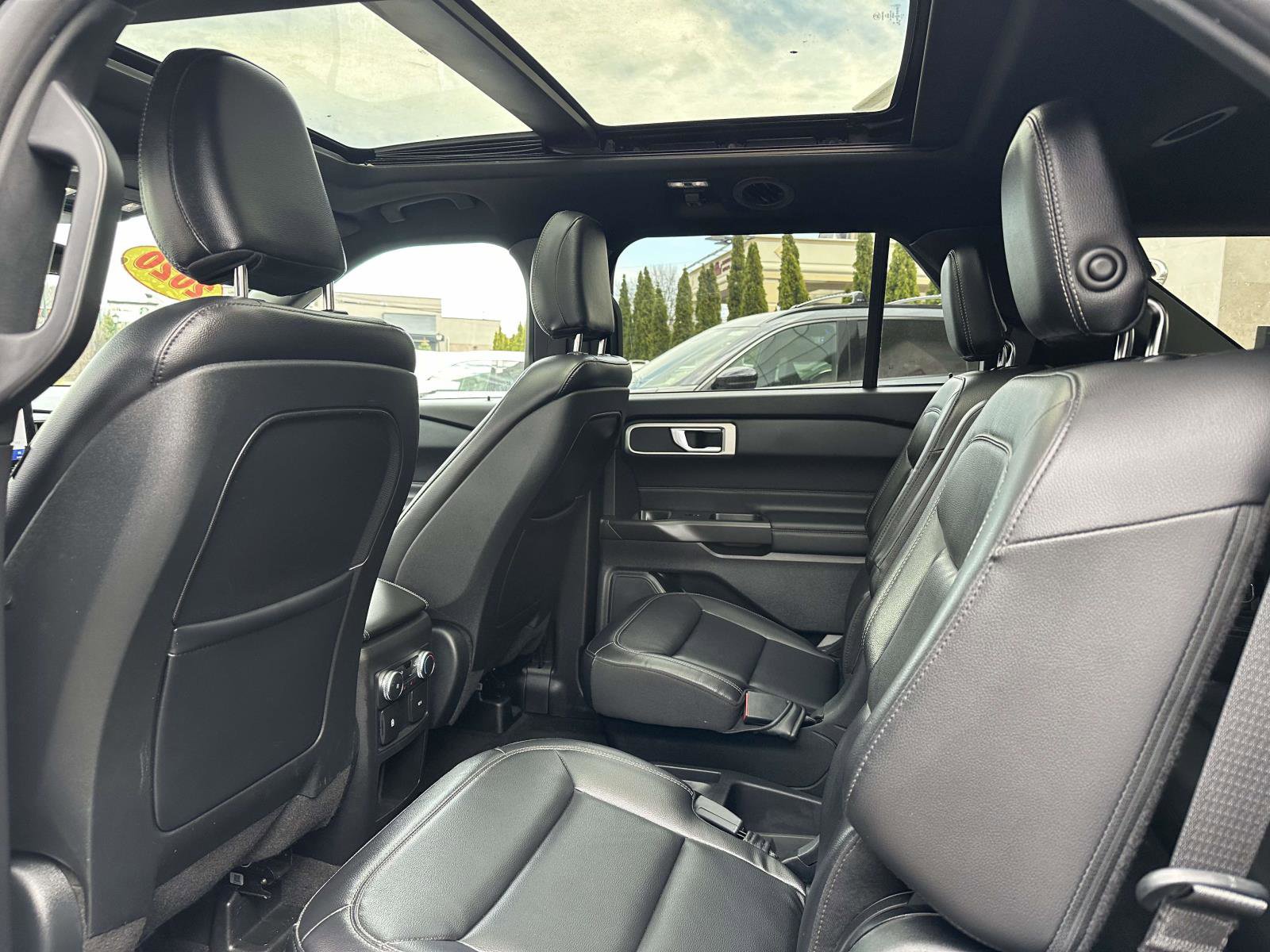 Used 2020 Ford Explorer XLT w/ Equipment Group 202A image 10