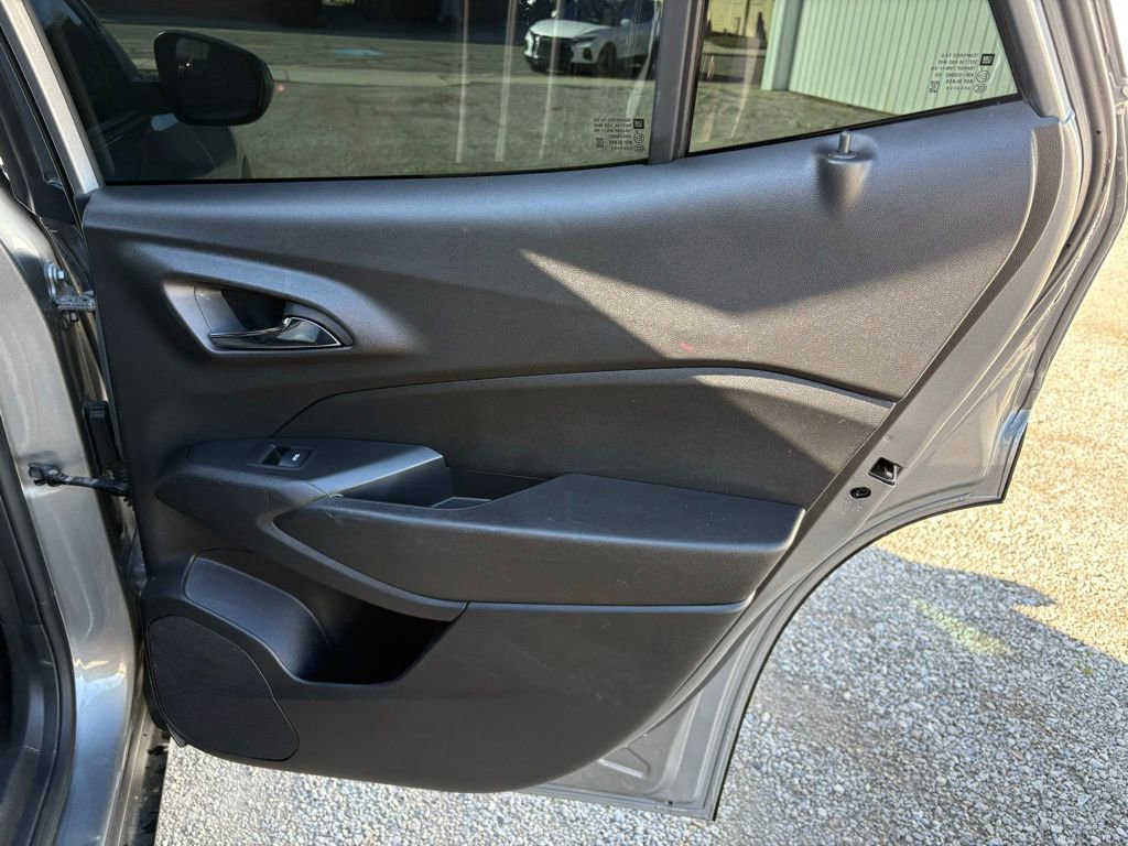 Used 2025 Chevrolet Trax RS image 14