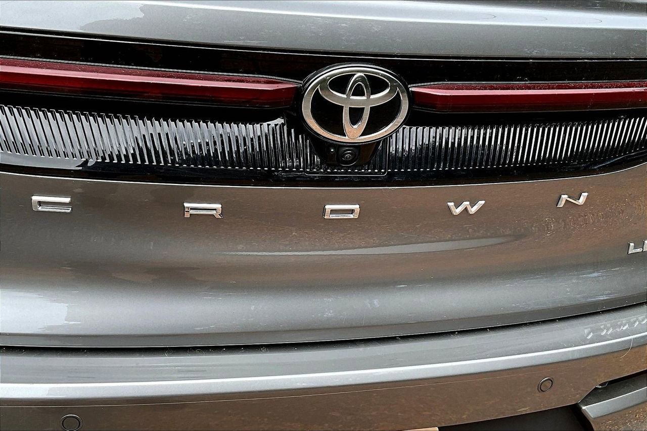 Used 2025 Toyota Crown Limited w/ Advanced Technology Package AWD/4WD image 27