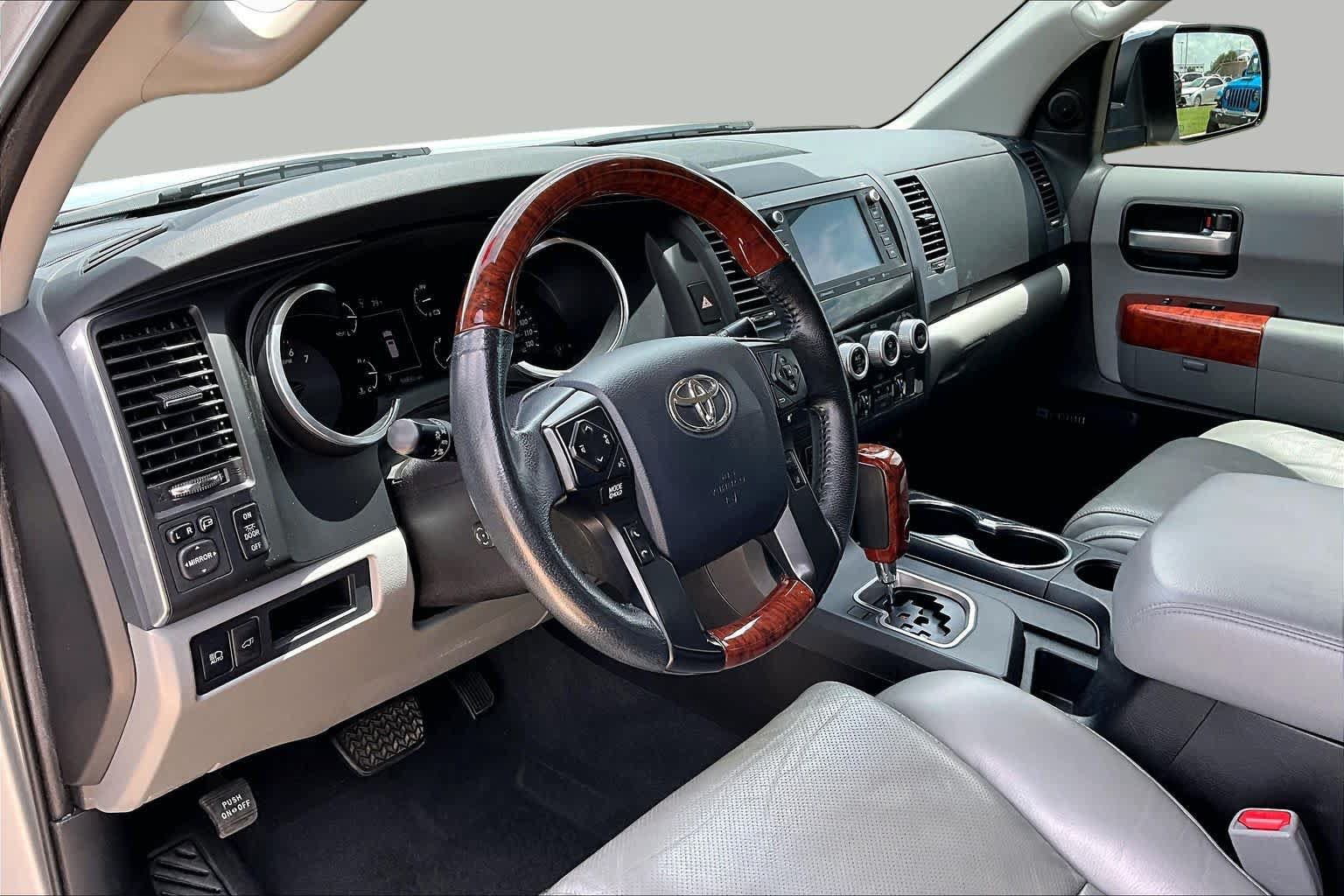 Used 2020 Toyota Sequoia Platinum RWD image 18