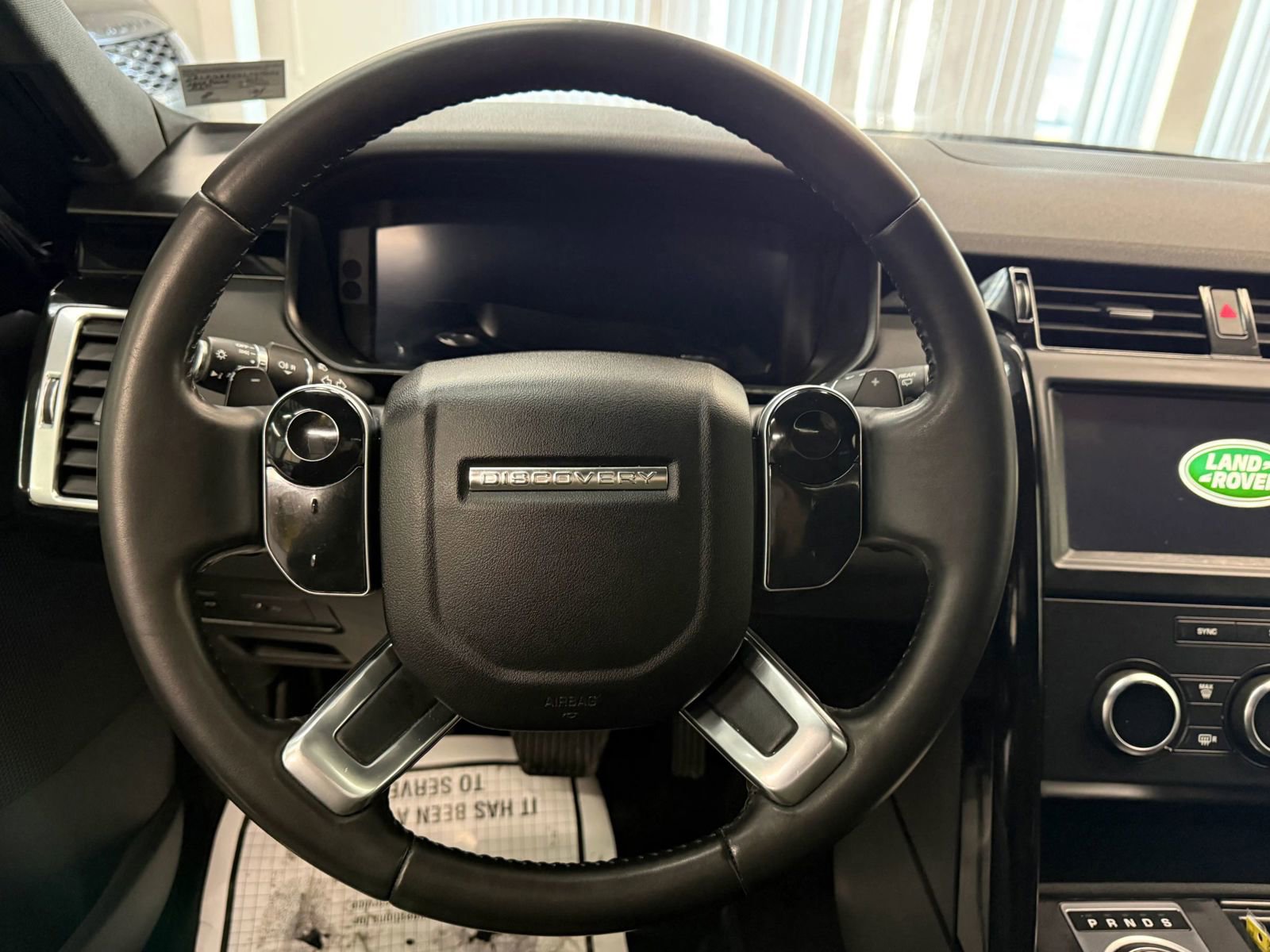 Used 2020 Land Rover Discovery SE image 27