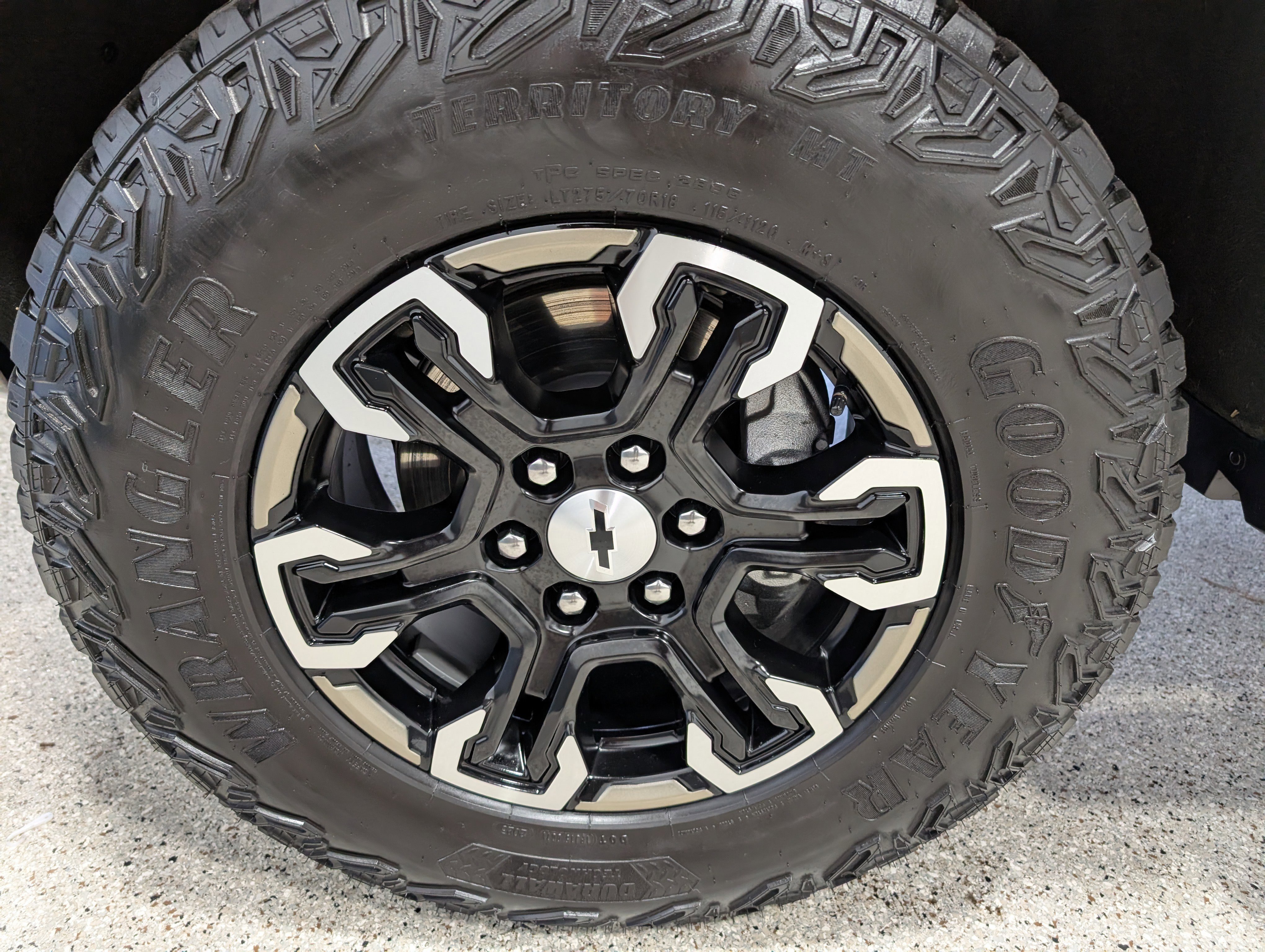 Used 2024 Chevrolet Silverado 1500 ZR2 w/ Technology Package image 11