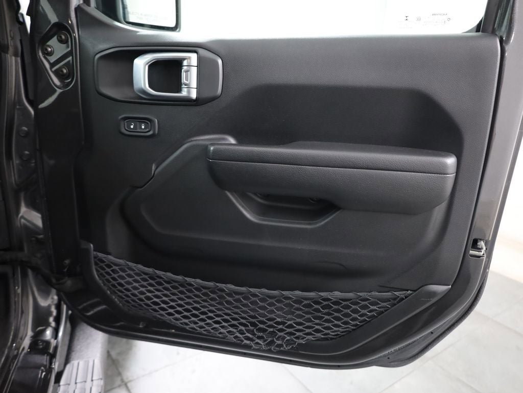 Used 2023 Jeep Wrangler Unlimited Rubicon AWD/4WD image 17