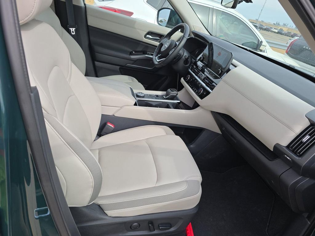 Certified 2025 Nissan Pathfinder SL w/ SL Premium Package image 14