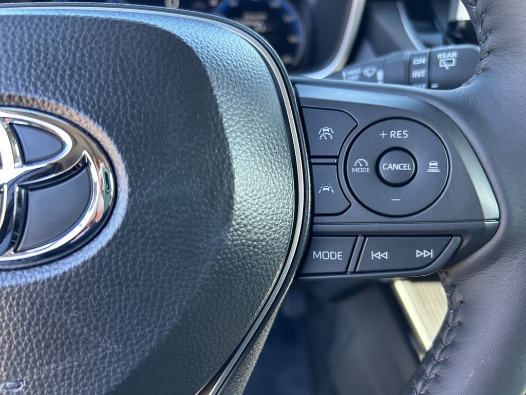 Used 2026 Toyota Corolla Cross XLE w/ Convenience Package image 18