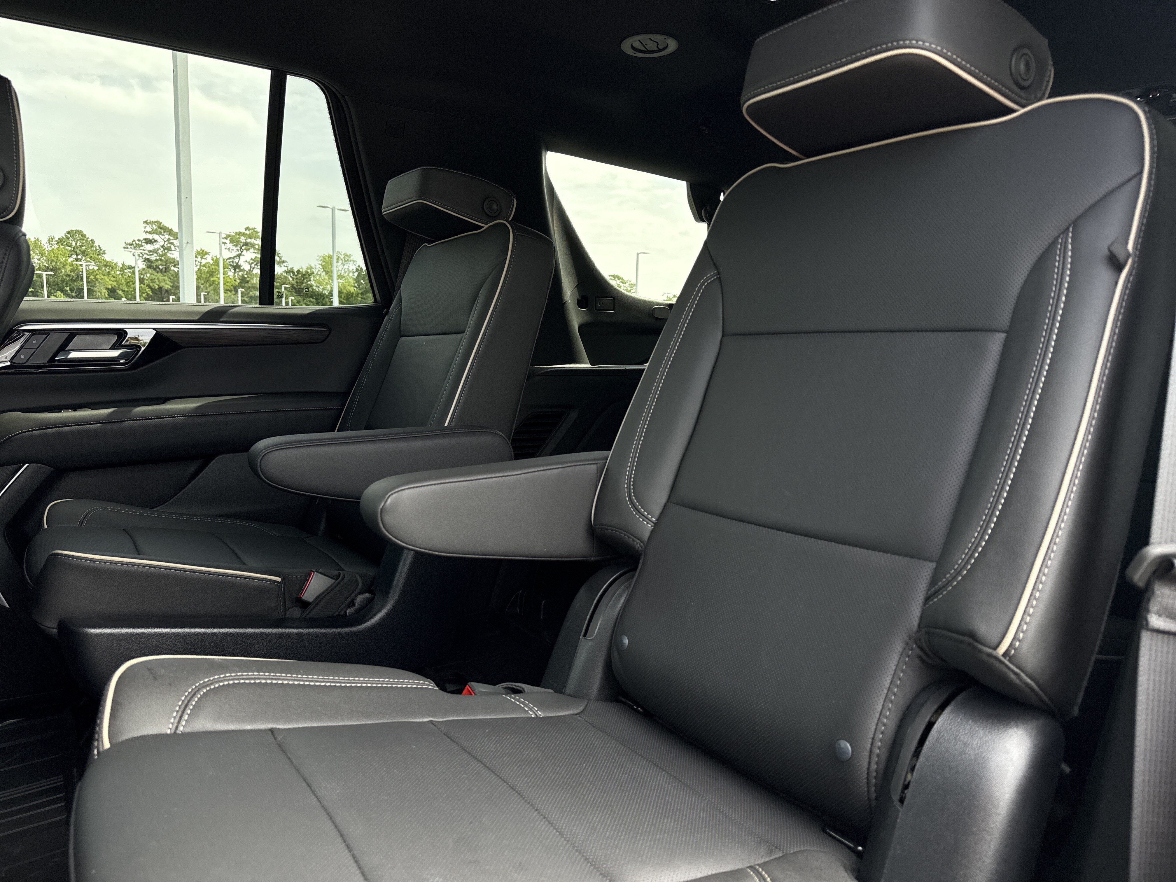 Used 2025 Chevrolet Tahoe Premier AWD/4WD image 30