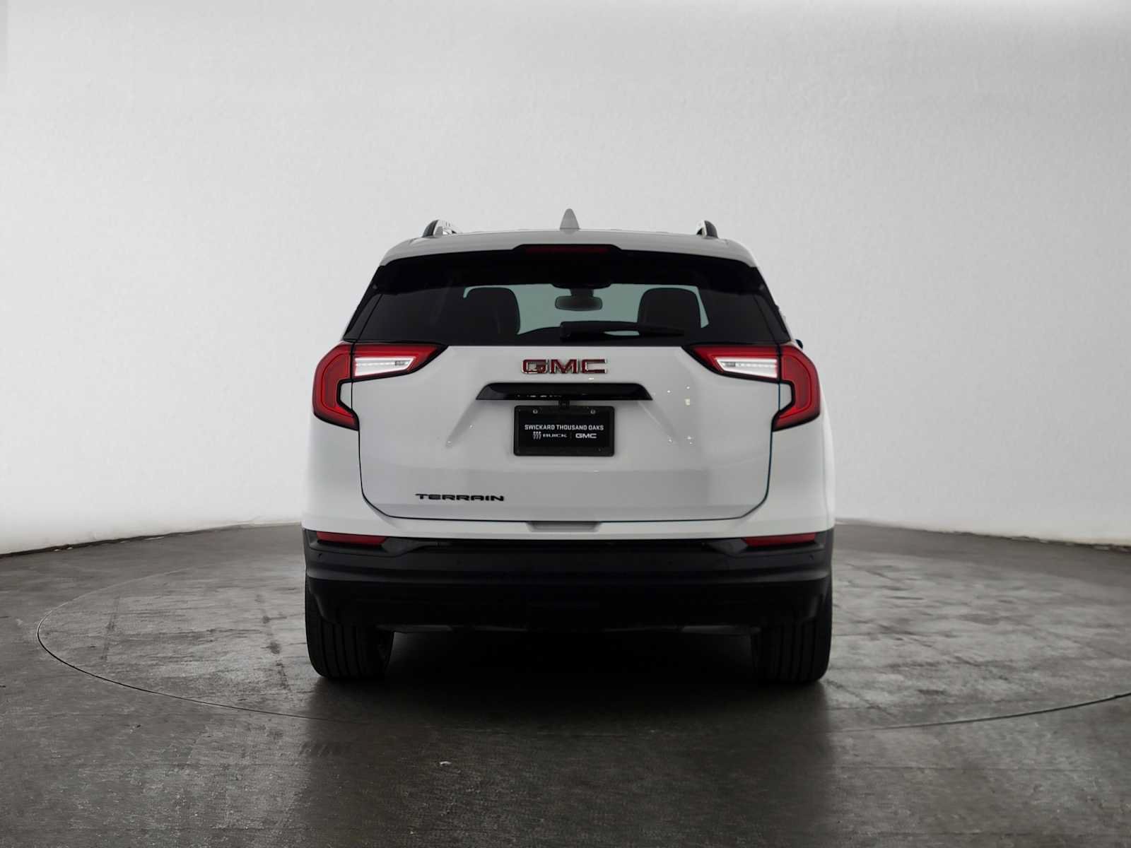Used 2022 GMC Terrain SLT w/ Infotainment Package II FWD image 4