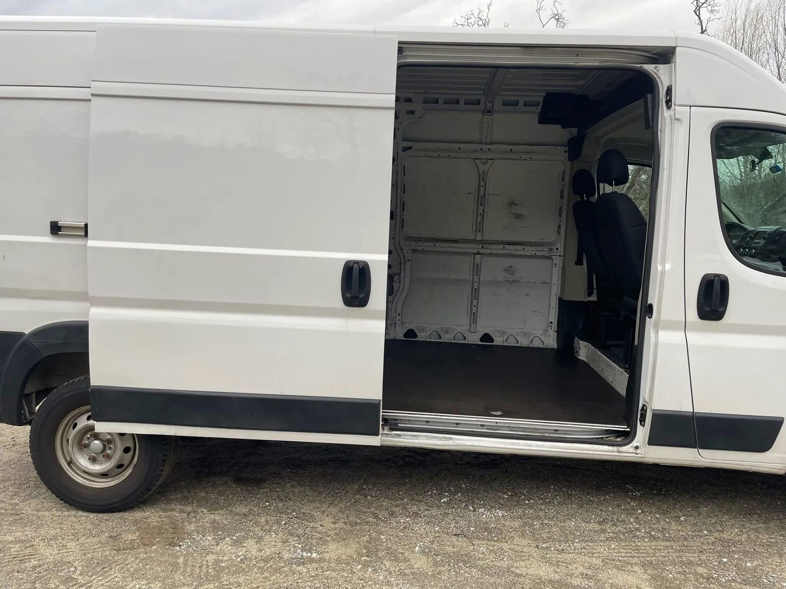 Used 2019 RAM ProMaster 2500 w/ Premium Appearance Group image 12