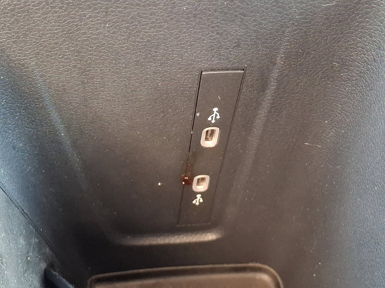 Certified 2025 Volkswagen Tiguan SE image 23