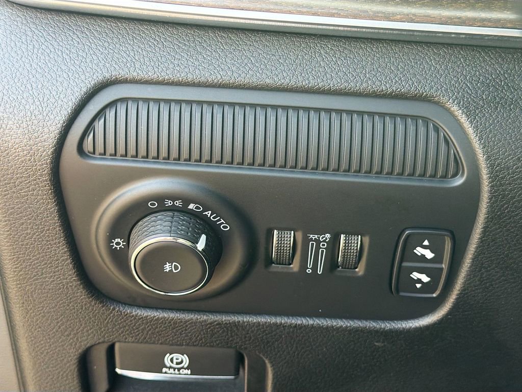 Used 2023 Jeep Grand Wagoneer 4WD image 36