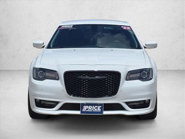 Used 2022 Chrysler 300 Touring L RWD image 2