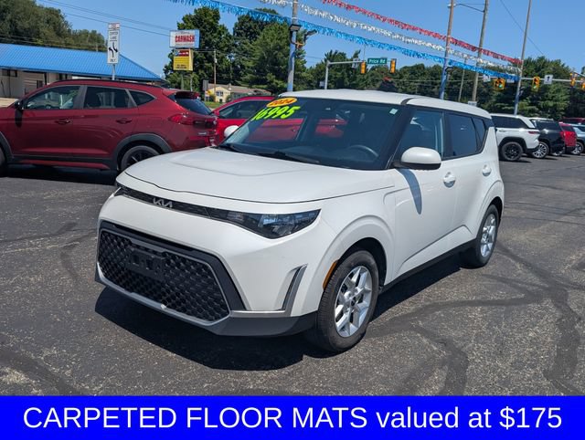 Used 2024 Kia Soul LX w/ LX Technology Package FWD image 3