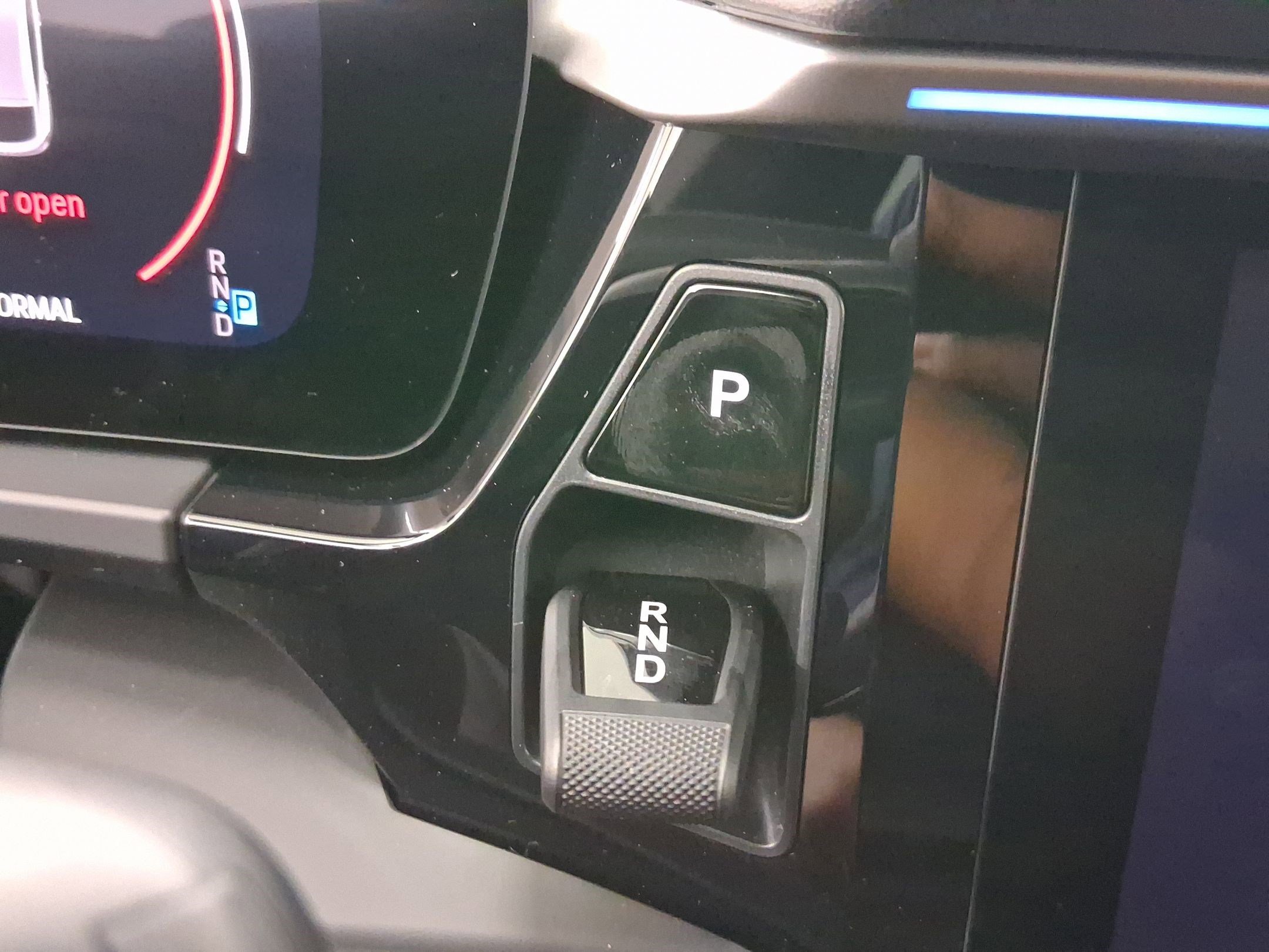 New 2025 Porsche Macan Electric RWD image 21