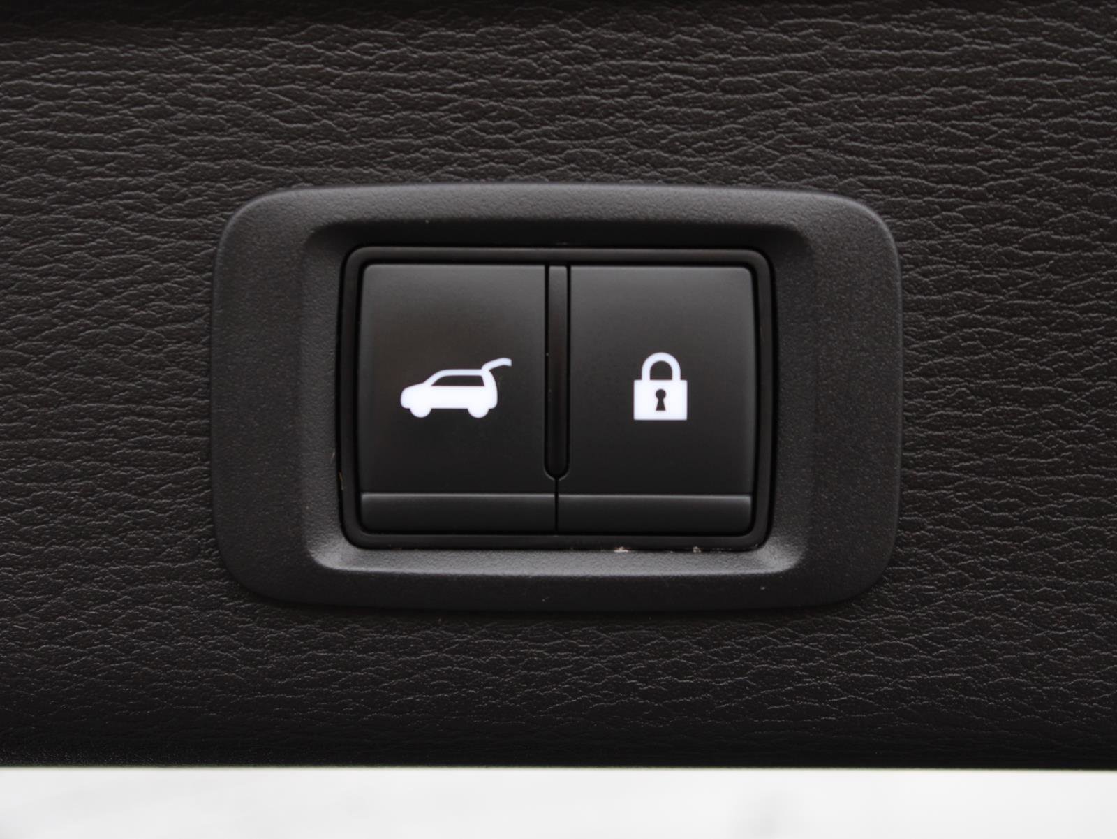 Used 2025 Mitsubishi Outlander SE image 9