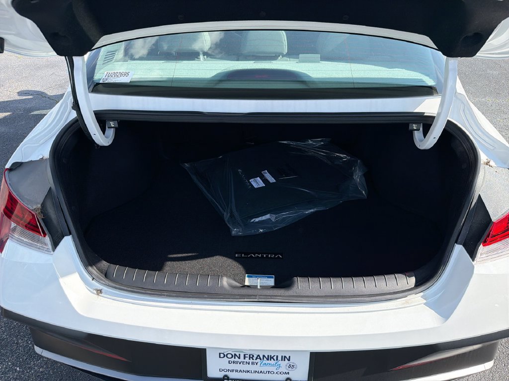 New 2026 Hyundai Elantra SEL Sport Premium FWD image 18