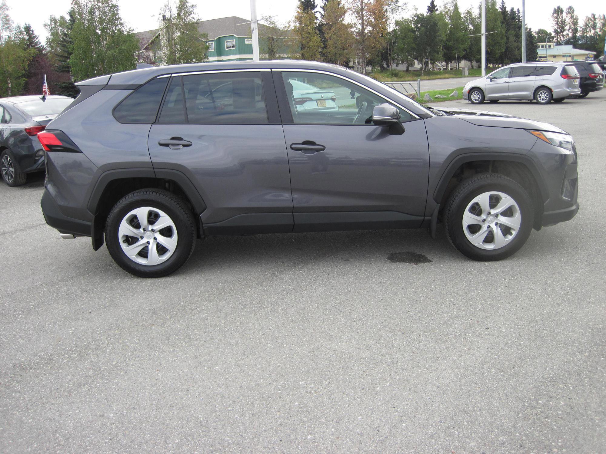 Used 2024 Toyota RAV4 LE image 4