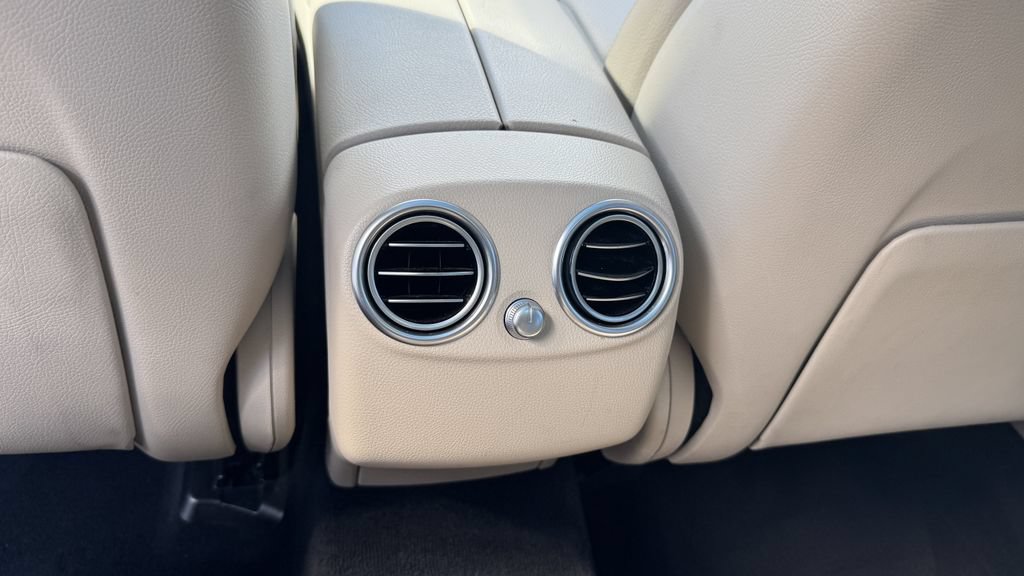 Used 2019 Mercedes-Benz GLC 300 4MATIC image 34