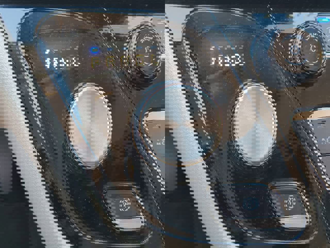 Used 2023 Chrysler Pacifica Touring-L image 31