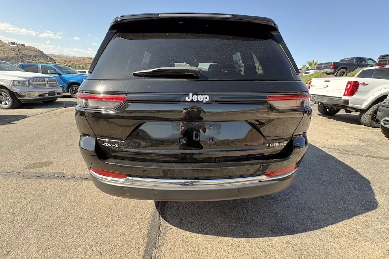 Used 2025 Jeep Grand Cherokee Laredo X w/ Luxury Tech Group I AWD/4WD image 4