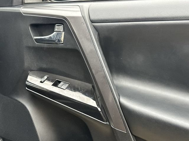 Used 2018 Toyota RAV4 SE w/ Power Extra Value Package FWD image 28