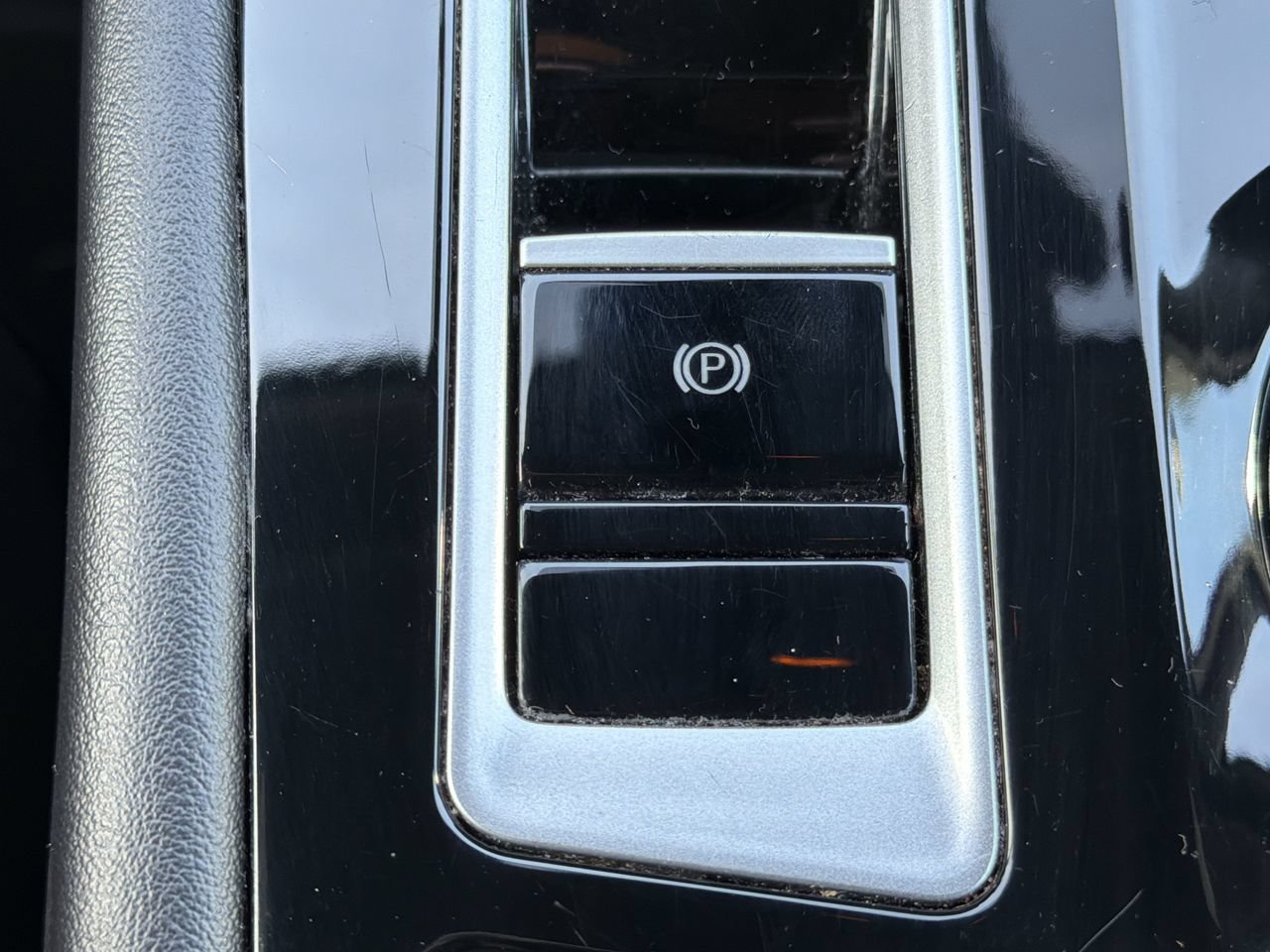 Used 2024 Volkswagen Atlas Cross Sport SE FWD image 9